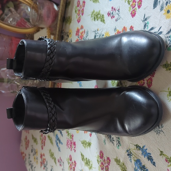 American Eagle Black Chunky Heel Ankle Booties - Picture 3 of 14